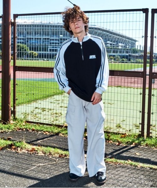 GLAZOS（グラソス）の「【大人向けサイズあり】【毛玉になりにくいしっかり素材】ラグランハーフジッププルオーバー（スウェット・キッズ・ブラック/ブルー/ネイビー・S/M/L/LL）」の4枚目の写真