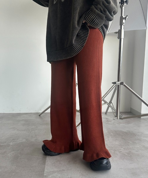 apres jour mignon（アプレジュールミニョン）の「裾フリルリブニットパンツ【ZOZOTOWN限定アイテム】（その他パンツ・レディース・ブラック/アイボリー/ブルー/オレンジ系その他/チャコールグレー/マスタード・X-LARGE/MEDIUM/SMALL）」の6枚目の写真