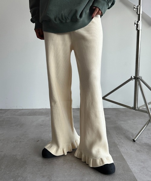 apres jour mignon（アプレジュールミニョン）の「裾フリルリブニットパンツ【ZOZOTOWN限定アイテム】（その他パンツ・レディース・ブラック/アイボリー/ブルー/オレンジ系その他/チャコールグレー/マスタード・X-LARGE/MEDIUM/SMALL）」の7枚目の写真