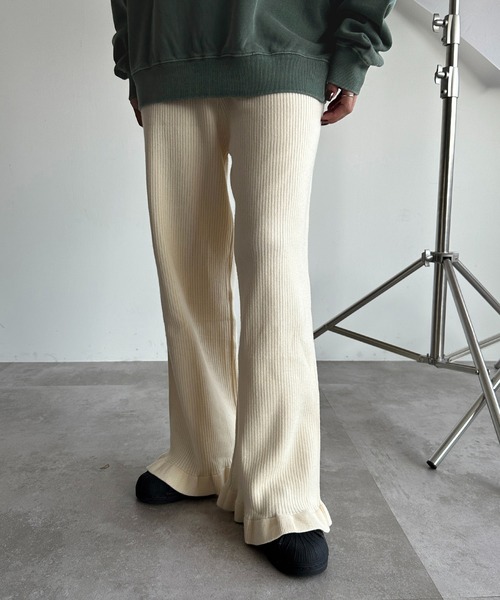 apres jour mignon（アプレジュールミニョン）の「裾フリルリブニットパンツ【ZOZOTOWN限定アイテム】（その他パンツ・レディース・ブラック/アイボリー/ブルー/オレンジ系その他/チャコールグレー/マスタード・X-LARGE/MEDIUM/SMALL）」の9枚目の写真