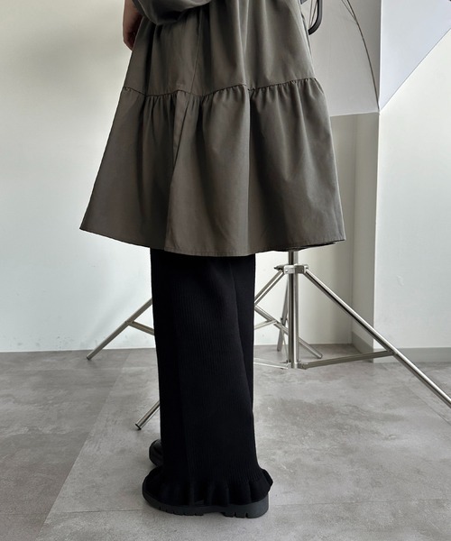 apres jour mignon（アプレジュールミニョン）の「裾フリルリブニットパンツ【ZOZOTOWN限定アイテム】（その他パンツ・レディース・ブラック/アイボリー/ブルー/オレンジ系その他/チャコールグレー/マスタード・X-LARGE/MEDIUM/SMALL）」の17枚目の写真