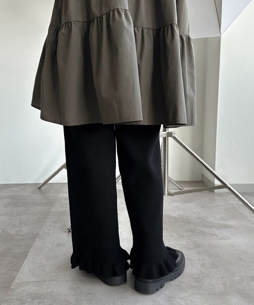 apres jour mignon（アプレジュールミニョン）の「裾フリルリブニットパンツ【ZOZOTOWN限定アイテム】（その他パンツ・レディース・ブラック/アイボリー/ブルー/オレンジ系その他/チャコールグレー/マスタード・X-LARGE/MEDIUM/SMALL）」の18枚目の写真