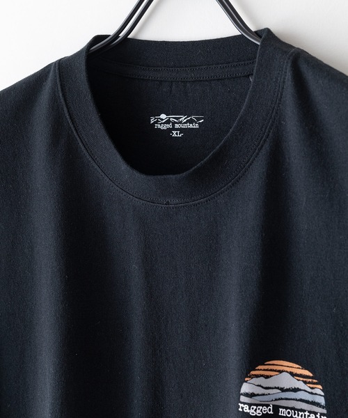 ragged mountain(ラギットマウンテン)の「【RAGGED MOUNTAIN/ラギットマウンテン】ワンポイントプリント ロングスリーブTシャツ(Tシャツ/カットソー・メンズ・グレイッシュブルー/カーキ/ブラック/ホワイト・X-LARGE/LARGE/MEDIUM)」の7枚目の写真