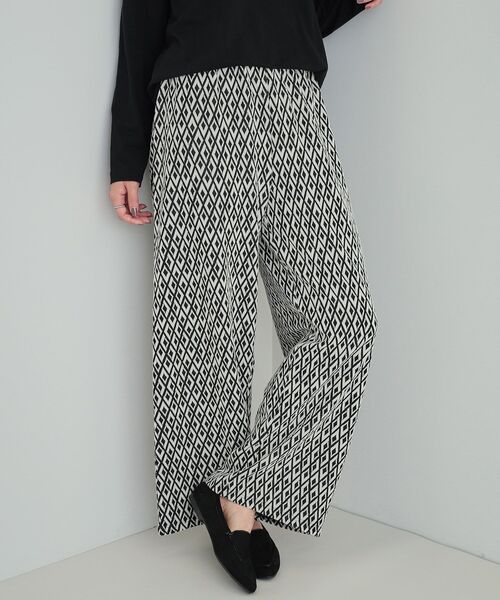 Cutie Blonde(キューティーブロンド)の「◆【洗える】コーデのアクセントに ジオメトリック柄 イージーパンツ(その他パンツ・レディース・チャコール/ホワイト系その他4・01/02/03/04)」の1枚目の写真