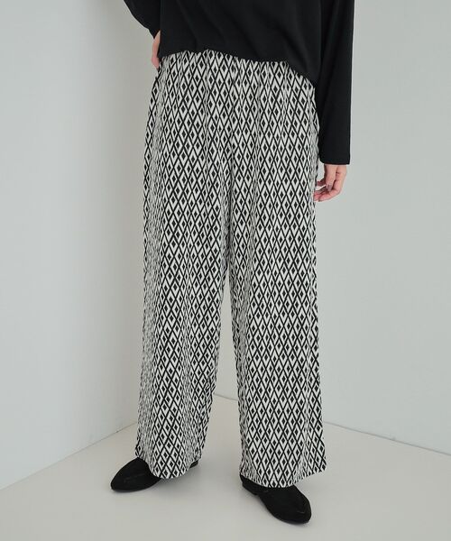 Cutie Blonde(キューティーブロンド)の「◆【洗える】コーデのアクセントに ジオメトリック柄 イージーパンツ(その他パンツ・レディース・チャコール/ホワイト系その他4・01/02/03/04)」の8枚目の写真
