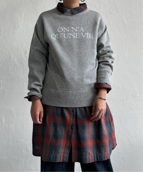 LBC（エルビーシー）の「スウェットライクロゴプリントニット（ニット/セーター・レディース・オフホワイト/チャコール/ブルー/杢グレー・M）」の3枚目の写真