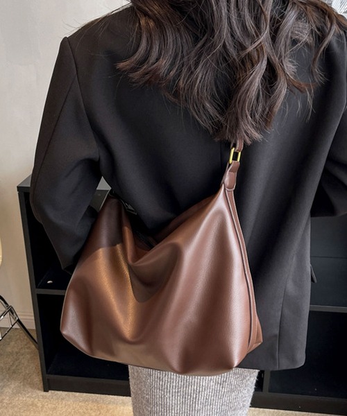 florist（フローリスト）の「【大容量・軽い◎】レザータッチシンプルワンショルダーバッグ（ショルダーバッグ・レディース・ブラック/ベージュ/モカ/キャメル・FREE）」の7枚目の写真