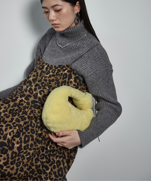 THE YOn（ザヨン）の「ノットハンドルボアバッグ（ハンドバッグ・レディース・ピンク/イエロー/ブラック・FREE）」の2枚目の写真