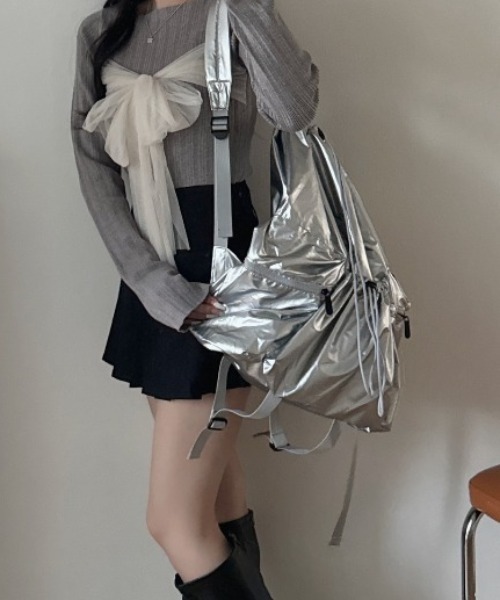 nemne store(ネンネストア)の「《Delfy》メタリックギャザーリュック(バックパック/リュック・レディース・ブラック/シルバー・フリー)」の1枚目の写真