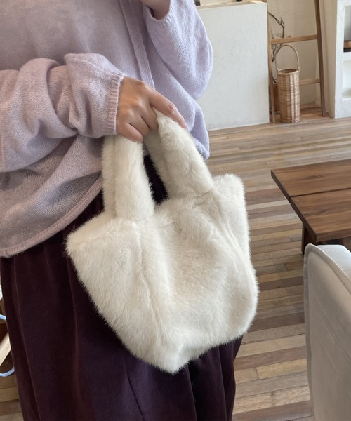 IRADOWL(アイラドール)の「もこもこファー台形型ミニハンドバッグ(ハンドバッグ・レディース・ブラック/ブラウン/レッド/モカ/ベージュ/ホワイト・FREE)」の8枚目の写真