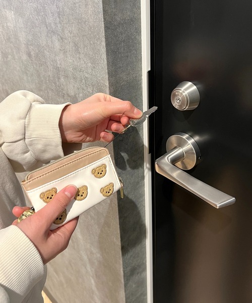 Flowering（フラワーリング）の「クマ/犬/ミニハート刺繍/ニュアンスキルティング/メタリックカラー/キーポーチ（キーケース/キーアクセサリー・レディース・ブルー/シルバー/ブラック/アイボリー/ブラウン/ブラック系1/グリーン/オレンジ/ゴールド/ピンクゴールド/ピンク/オレンジ系1/ブルー系1/グリーン系1・FREE）」の19枚目の写真