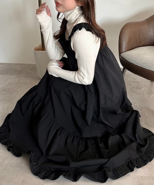 apres jour mignon（アプレジュールミニョン）の「フリルシャーリングワンピース【ZOZOTOWN限定アイテム】（ワンピース・レディース・ブラック/チャコールグレー・X-LARGE/MEDIUM/SMALL）」の2枚目の写真