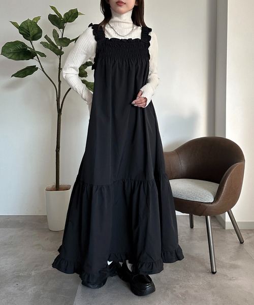 apres jour mignon（アプレジュールミニョン）の「フリルシャーリングワンピース【ZOZOTOWN限定アイテム】（ワンピース・レディース・ブラック/チャコールグレー・X-LARGE/MEDIUM/SMALL）」の5枚目の写真