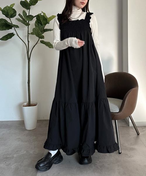 apres jour mignon（アプレジュールミニョン）の「フリルシャーリングワンピース【ZOZOTOWN限定アイテム】（ワンピース・レディース・ブラック/チャコールグレー・X-LARGE/MEDIUM/SMALL）」の6枚目の写真