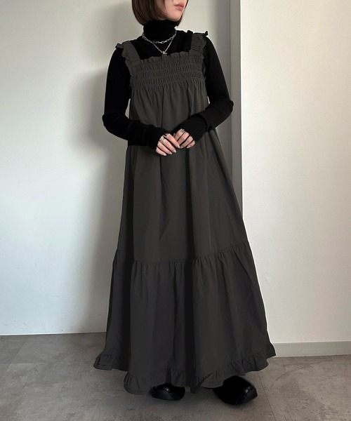 apres jour mignon（アプレジュールミニョン）の「フリルシャーリングワンピース【ZOZOTOWN限定アイテム】（ワンピース・レディース・ブラック/チャコールグレー・X-LARGE/MEDIUM/SMALL）」の16枚目の写真