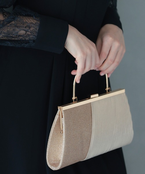 haremode（ハレモード）の「結婚式 お呼ばれ 謝恩会 成人式 対応 フォーマルバッグ グリッター プリーツ メタルハンドル チェーン付き2WAY パーティ オケージョン バッグ（クラッチバッグ・レディース・ブラック/シルバー/ベージュ・FREE）」の5枚目の写真