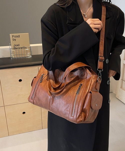 lilful（リルフル）の「2WAY ダブルジップデザイン 大容量ボストンショルダーバッグ 多機能ポケット付（ショルダーバッグ・レディース・ブラック/ブラウン/キャメル・F）」の8枚目の写真