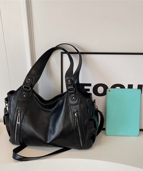 lilful（リルフル）の「2WAY ダブルジップデザイン 大容量ボストンショルダーバッグ 多機能ポケット付（ショルダーバッグ・レディース・ブラック/ブラウン/キャメル・F）」の21枚目の写真