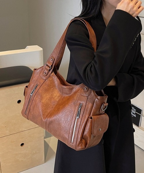 lilful（リルフル）の「2WAY ダブルジップデザイン 大容量ボストンショルダーバッグ 多機能ポケット付（ショルダーバッグ・レディース・ブラック/ブラウン/キャメル・F）」の9枚目の写真