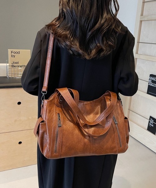 lilful（リルフル）の「2WAY ダブルジップデザイン 大容量ボストンショルダーバッグ 多機能ポケット付（ショルダーバッグ・レディース・ブラック/ブラウン/キャメル・F）」の10枚目の写真