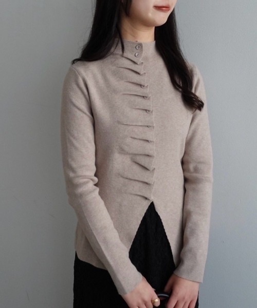 mellowneon（メロウネオン）の「フリルボタンプチハイネックニット（Tシャツ/カットソー・レディース・ブラック/ホワイト/ベージュ/レッド/グレー・FREE）」の4枚目の写真