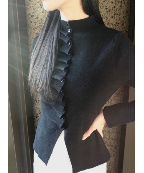 mellowneon（メロウネオン）の「フリルボタンプチハイネックニット（Tシャツ/カットソー・レディース・ブラック/ホワイト/ベージュ/レッド/グレー・FREE）」の2枚目の写真