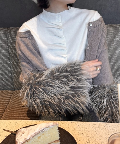 mellowneon（メロウネオン）の「フリルボタンプチハイネックニット（Tシャツ/カットソー・レディース・ブラック/ホワイト/ベージュ/レッド/グレー・FREE）」の17枚目の写真