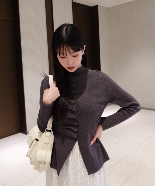 mellowneon（メロウネオン）の「フリルボタンプチハイネックニット（Tシャツ/カットソー・レディース・ブラック/ホワイト/ベージュ/レッド/グレー・FREE）」の10枚目の写真