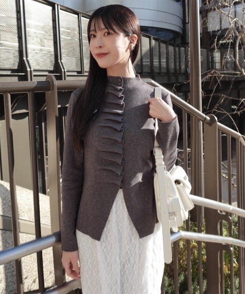 mellowneon（メロウネオン）の「フリルボタンプチハイネックニット（Tシャツ/カットソー・レディース・ブラック/ホワイト/ベージュ/レッド/グレー・FREE）」の20枚目の写真