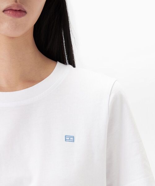 tommy jeans(トミー ジーンズ)の「クルーネックフラッグTシャツ(Tシャツ/カットソー・レディース・ホワイト/ネイビー/ブルー/レッド/イエロー/ブルー系その他・SMALL/MEDIUM/LARGE/X-SMALL)」の17枚目の写真