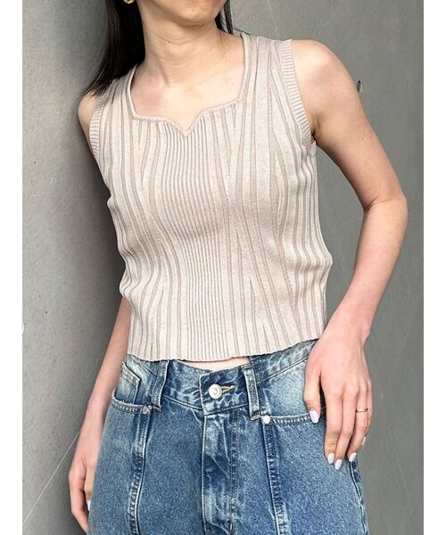 MURUA（ムルーア）の「スクエアキーネックニットタンク（タンクトップ・レディース・オレンジ/ブルー/ブラック/ベージュ/ホワイト・FREE）」の3枚目の写真