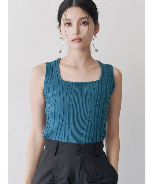 MURUA（ムルーア）の「スクエアキーネックニットタンク（タンクトップ・レディース・オレンジ/ブルー/ブラック/ベージュ/ホワイト・FREE）」の4枚目の写真