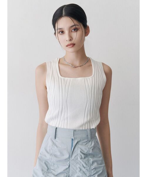 MURUA（ムルーア）の「スクエアキーネックニットタンク（タンクトップ・レディース・オレンジ/ブルー/ブラック/ベージュ/ホワイト・FREE）」の6枚目の写真