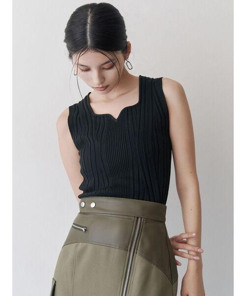 MURUA（ムルーア）の「スクエアキーネックニットタンク（タンクトップ・レディース・オレンジ/ブルー/ブラック/ベージュ/ホワイト・FREE）」の10枚目の写真