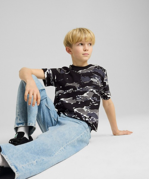 PUMA（プーマ）の「PUMA プーマ ボーイズ ESS カモ AOP 半袖 Tシャツ TR B 120-160cm（Tシャツ/カットソー・キッズ・ブラック/ブルー系その他・120/130/160/140/150）」の2枚目の写真