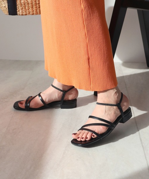 Futier land(フューティアランド)の「【片手で履ける】ゴムストラップナローサンダル(サンダル・レディース・ホワイト/ブラック/シルバー・36/37/38/39/40)」の7枚目の写真