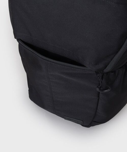 tk.TAKEO KIKUCHI（ティーケータケオキクチ）の「【撥水/収納力/ONOFF兼用】機能性バックパック／リュックサック（バックパック/リュック・メンズ・ブラック系/ブラック・00）」の16枚目の写真