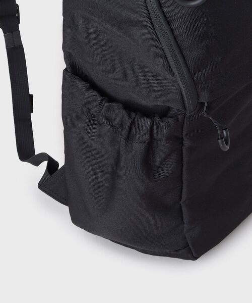 tk.TAKEO KIKUCHI（ティーケータケオキクチ）の「【撥水/収納力/ONOFF兼用】機能性バックパック／リュックサック（バックパック/リュック・メンズ・ブラック系/ブラック・00）」の18枚目の写真