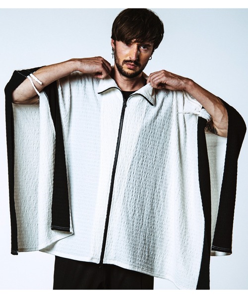 NO ID.(ノーアイディ)の「【NO ID.】Drawstring High Collar Poncho / ドローストリングス ハイ カラー ポンチョ(ポンチョ・メンズ・ブラック/グレー/ホワイト・ONE SIZE)」の8枚目の写真
