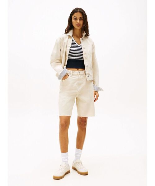 tommy jeans(トミー ジーンズ)の「バミューダショーツ(その他パンツ・レディース・ベージュ・25inch/26inch/27inch)」の4枚目の写真