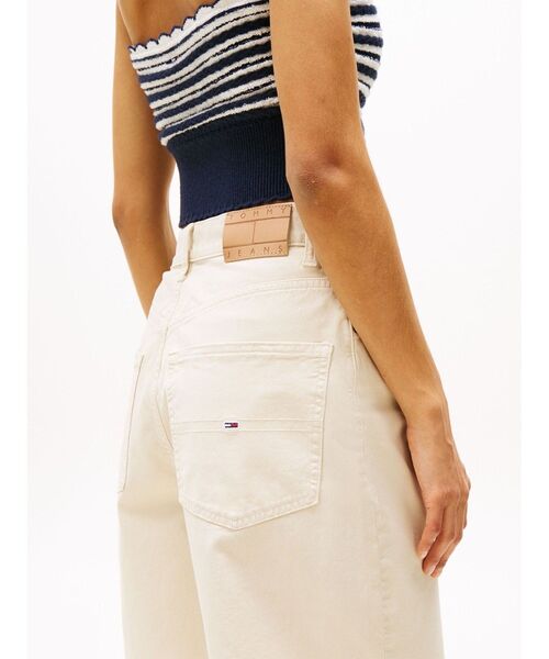 tommy jeans(トミー ジーンズ)の「バミューダショーツ(その他パンツ・レディース・ベージュ・25inch/26inch/27inch)」の3枚目の写真