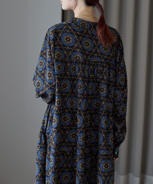 Lien Select(リエンセレクト)の「総柄ロングシャツワンピース(ワンピース・レディース・ホワイト系その他/ブラック系その他/グリーン系その他/ピンク系その他/オフホワイト/ブラック系その他3/ブラック系その他2・FREE)」の17枚目の写真