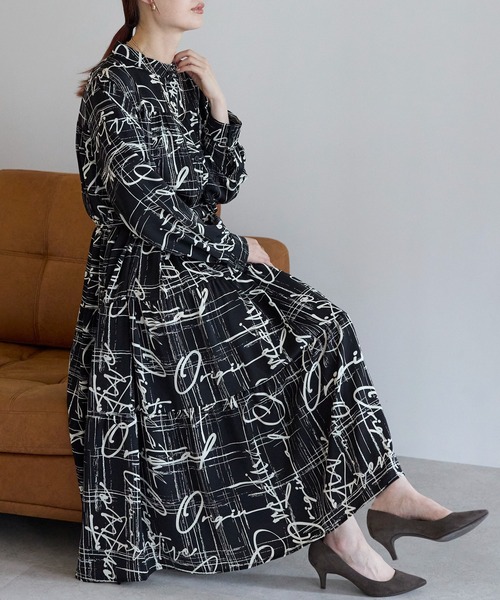 GIVENCHYの紺と淡黄グレーの総柄100%シルク長袖ワンピース 新品同様