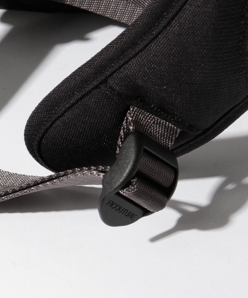 ficouture（フィクチュール）の「FICOUTURE / トラベルバックパック39L（バックパック/リュック・メンズ・ブラック/オリーブ・ONE SIZE）」の5枚目の写真