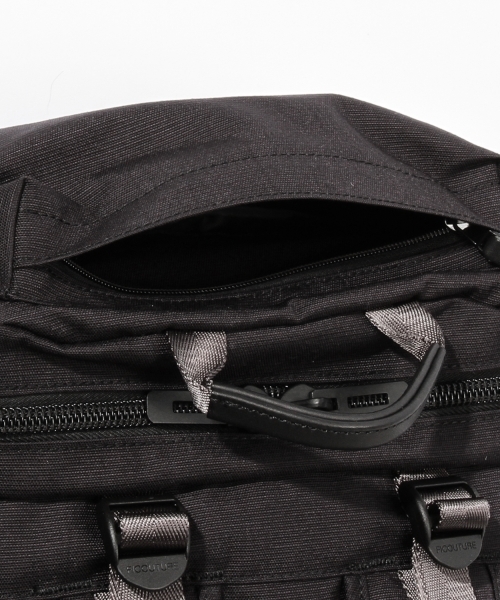 ficouture（フィクチュール）の「FICOUTURE / トラベルバックパック39L（バックパック/リュック・メンズ・ブラック/オリーブ・ONE SIZE）」の8枚目の写真