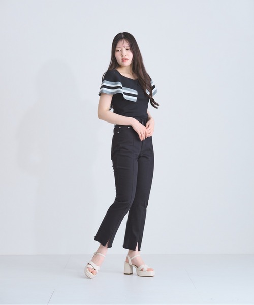 MISCH MASCH（ミッシュマッシュ）の「裾スリットフレアデニムパンツ（デニムパンツ・レディース・ブラック/ネイビー・マルチサイズ）」の7枚目の写真