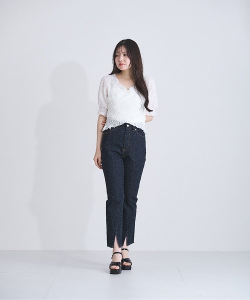 MISCH MASCH（ミッシュマッシュ）の「裾スリットフレアデニムパンツ（デニムパンツ・レディース・ブラック/ネイビー・マルチサイズ）」の15枚目の写真