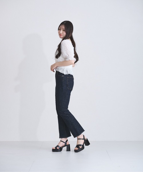 MISCH MASCH（ミッシュマッシュ）の「裾スリットフレアデニムパンツ（デニムパンツ・レディース・ブラック/ネイビー・マルチサイズ）」の18枚目の写真