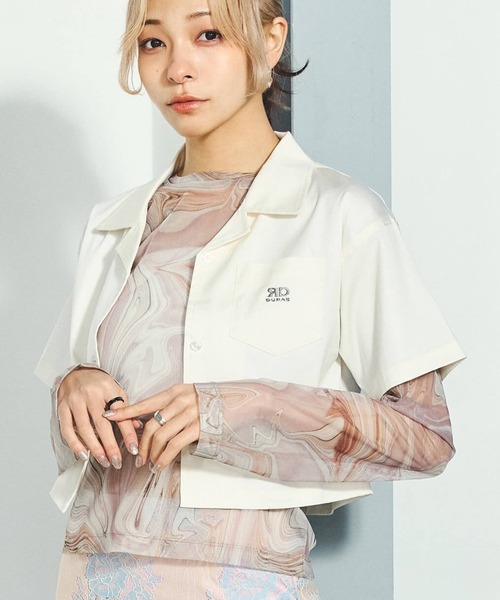 DURAS(デュラス)の「オープンカラークロップシャツ(シャツ/ブラウス・レディース・サックスブルー/ブラック/オフホワイト・SMALL/MEDIUM)」の2枚目の写真