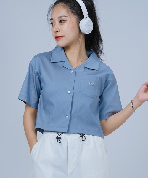 DURAS(デュラス)の「オープンカラークロップシャツ(シャツ/ブラウス・レディース・サックスブルー/ブラック/オフホワイト・SMALL/MEDIUM)」の1枚目の写真